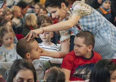 Chlapček a divoška, divadlo Jaja
