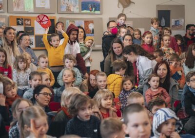 Chlapček a divoška, divadlo Jaja